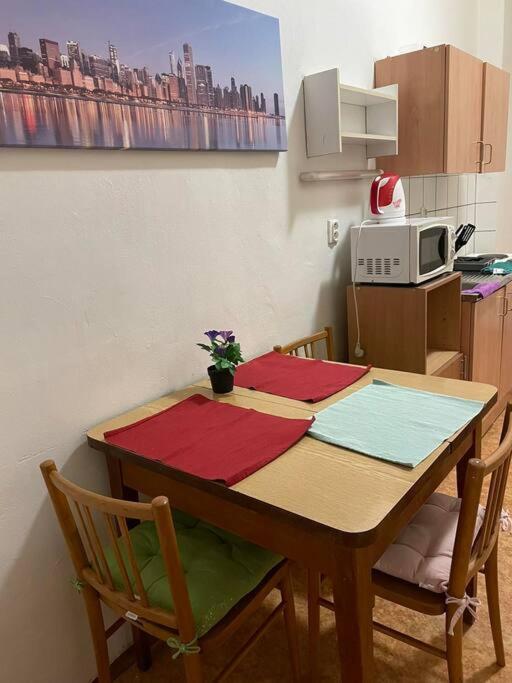 Near Main Railway And Bus Station Apartment Brno Bagian luar foto