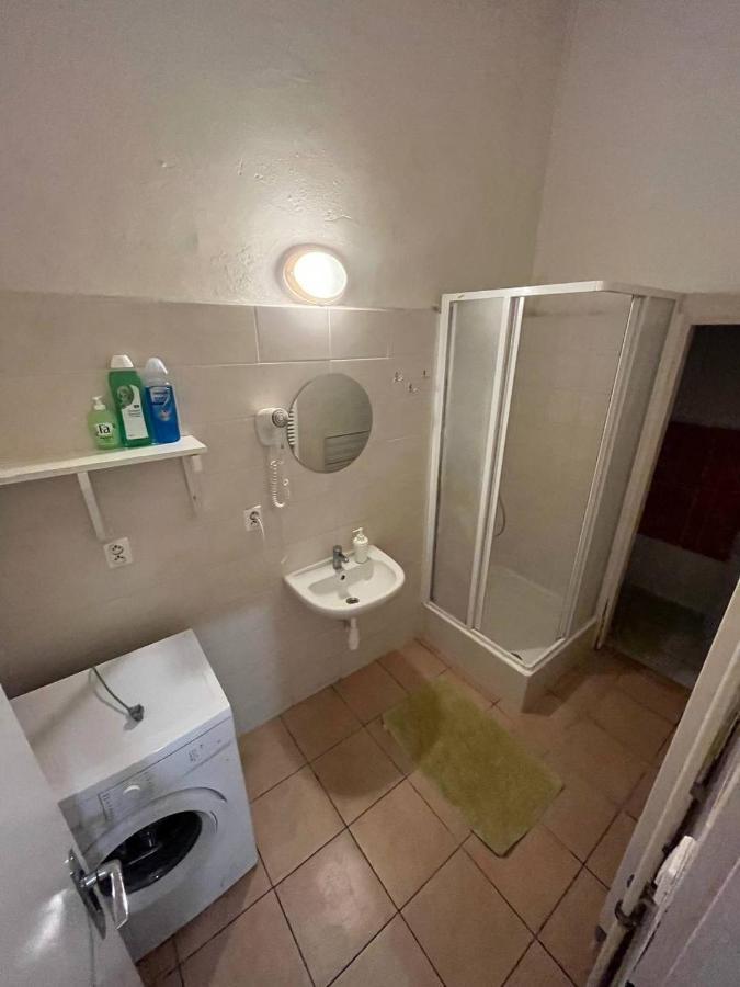 Near Main Railway And Bus Station Apartment Brno Bagian luar foto