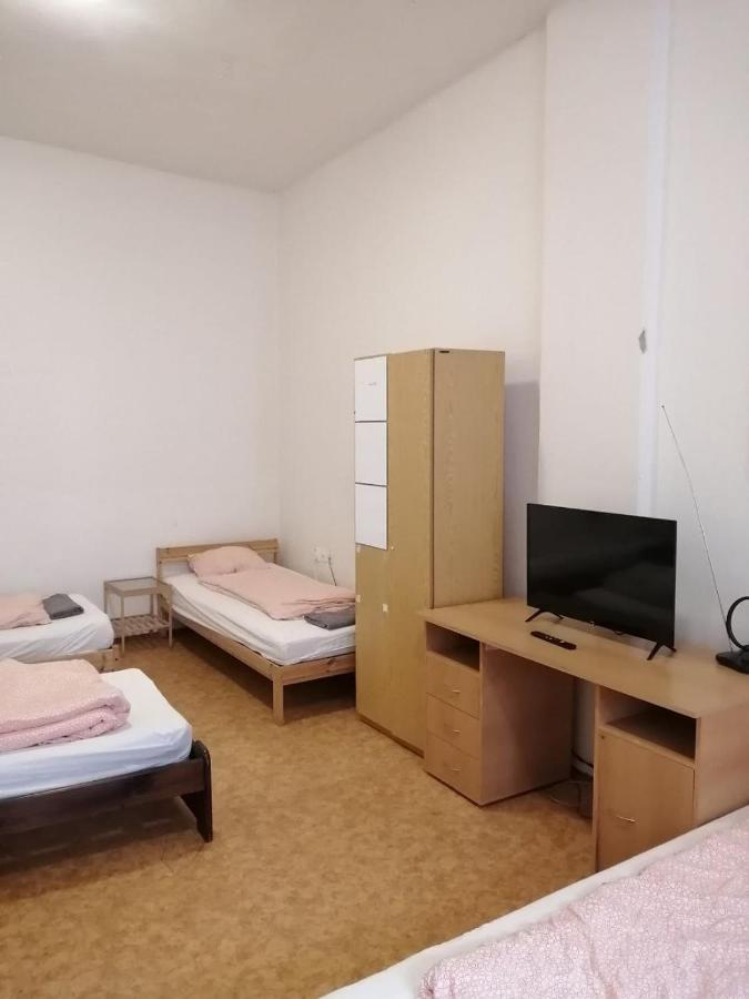 Near Main Railway And Bus Station Apartment Brno Bagian luar foto