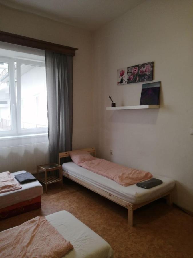 Near Main Railway And Bus Station Apartment Brno Bagian luar foto
